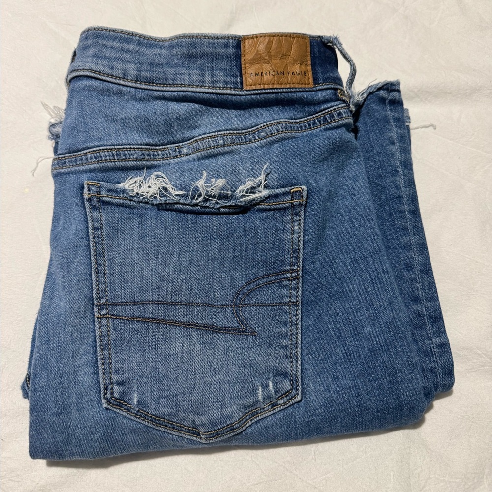 AE RIPPED SUPER HIGH-WAISTED
FLARE JEAN Size 12